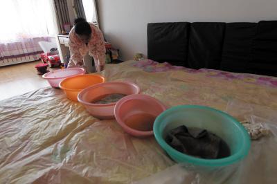招远楼上漏水，住户失联，小区没物管，业主维权难！律师来支招……